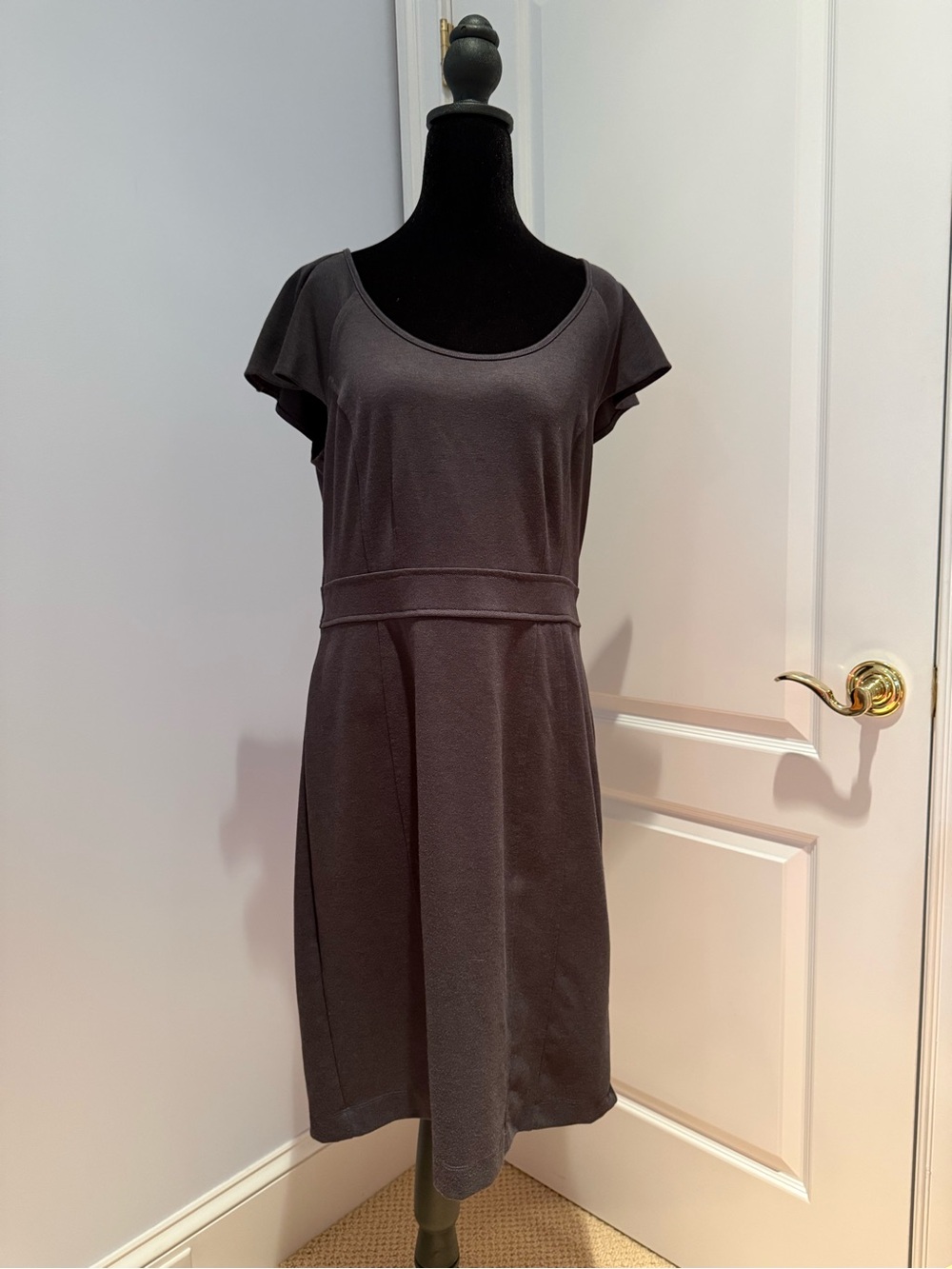 LOFT Short-Sleeve Scoop-Neck Midi Dress in Dark Gray